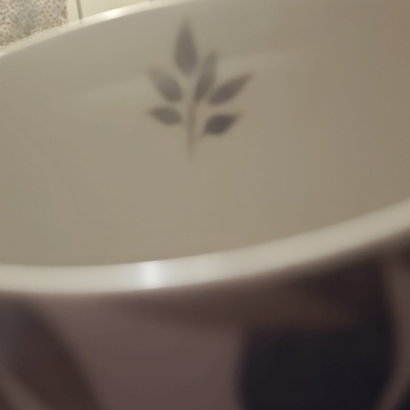 Leaf Pattern Ceramic Mug - Picture 4 of 6